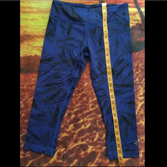 Zumba Wear Capri Leggings Size XSmall - Picture 4 of 8